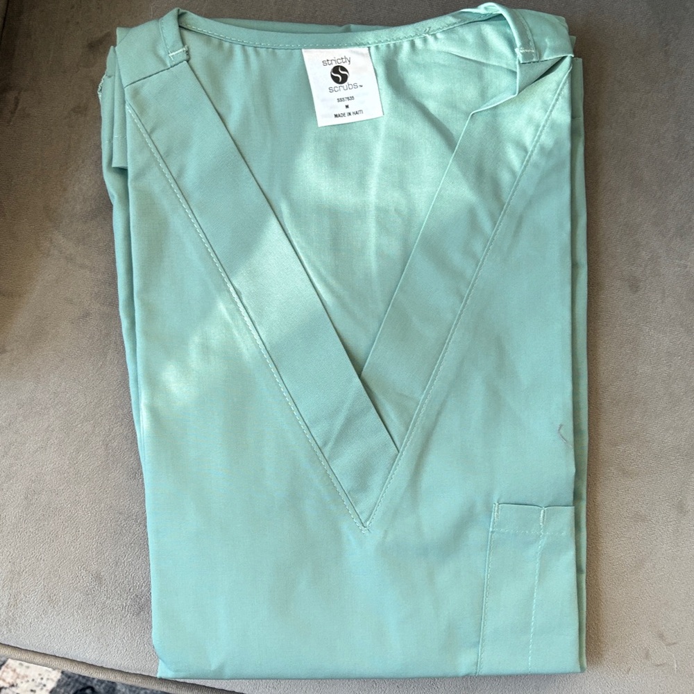 Green Strictly Scrubs Pants and Top Set NEW size medium